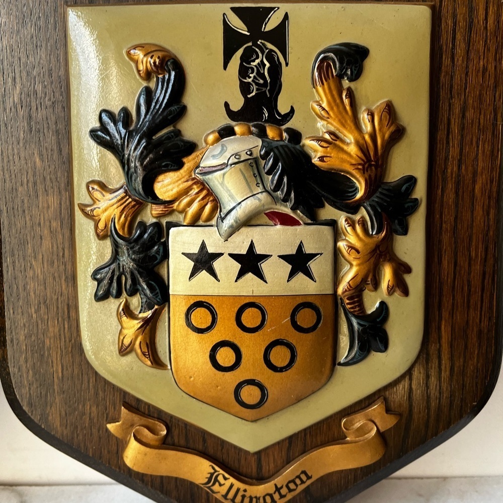 wooden plaques featuring family crests or coats of arms. McBrayer and Fllington. - Picture 3 of 16